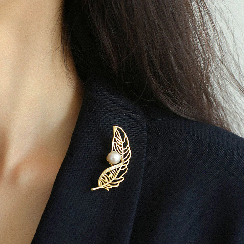 ART NOUVEAU 18K Gold Plated Cubic Zirconia Leaf Freshwater Pearl Brooch - Image 2