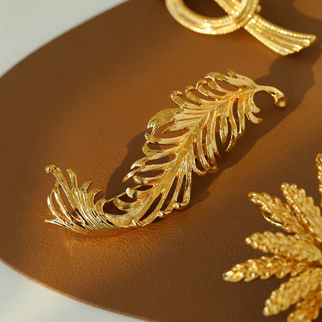 ART NOUVEAU Vintage 18K Gold Plated Sculptural Feather Brooch - Image 3