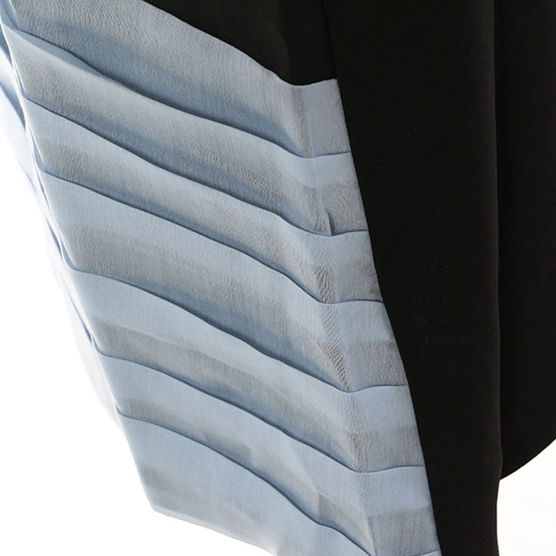 Asymmetrical Contrast Pleated Panel Round Neck Sleeveless Dress - Image 4