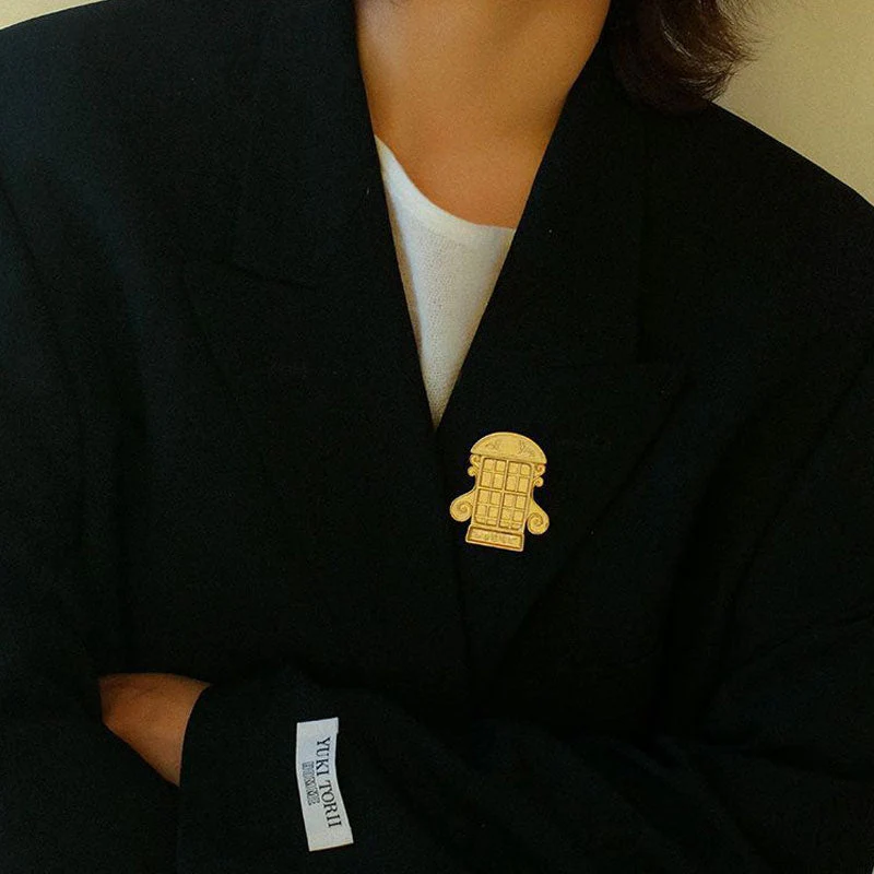 Back To 19C Luxury 18K Gold Plated Sculptural Window Brooch - Image 2