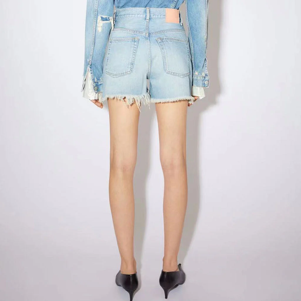 Chic High Rise Distressed Patch Frayed Hem Jean Shorts - Light Blue - Image 2