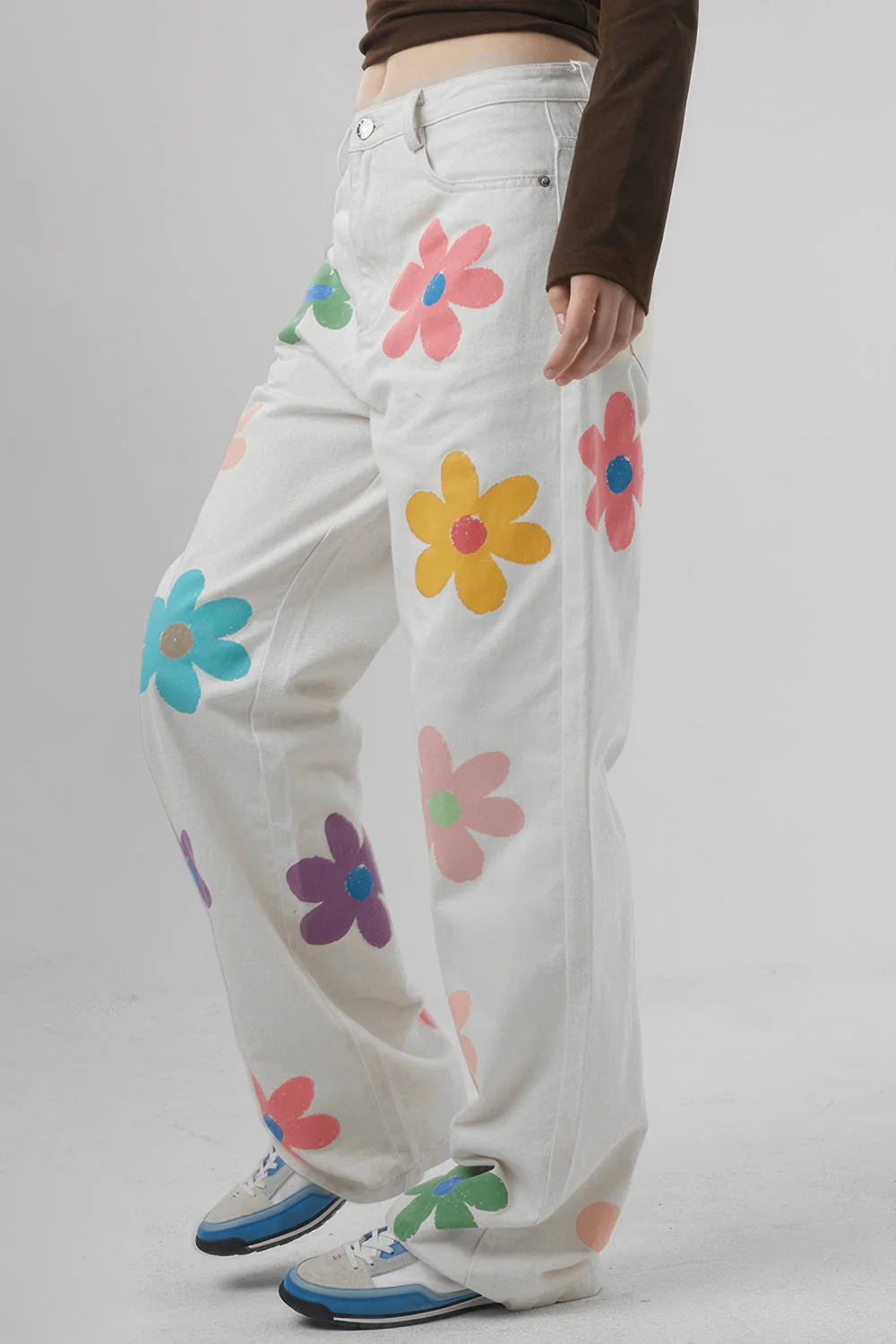 High Waisted Jeans with Flowers - White - Image 2