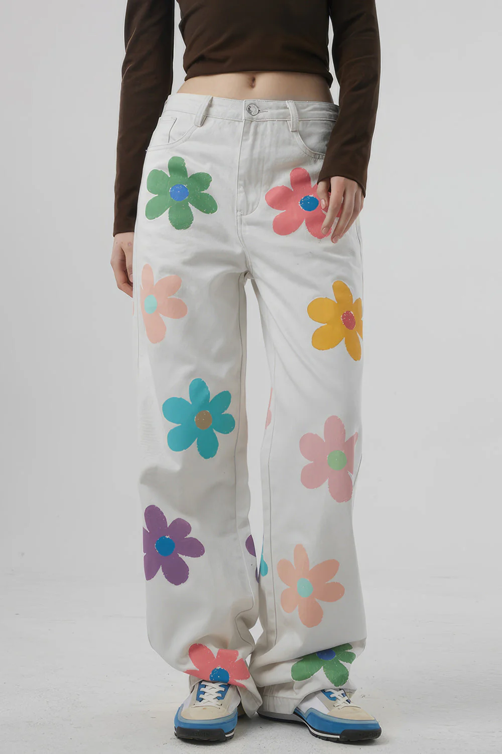 High Waisted Jeans with Flowers - White - Image 3