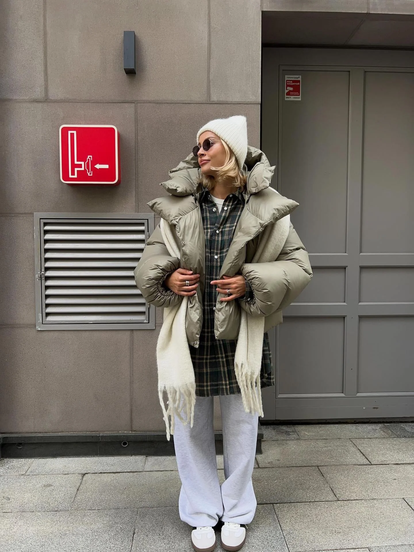 Oversized Short Puffer Jacket - Image 6