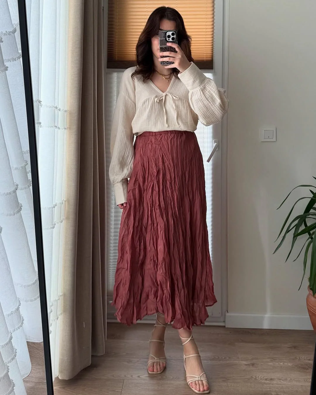 Pleated midi skirt - Image 4