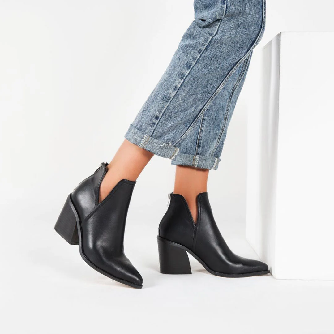 Retro Faux Leather Pointed Toe Notch Chunky Heel Ankle Boots - Black - Image 2