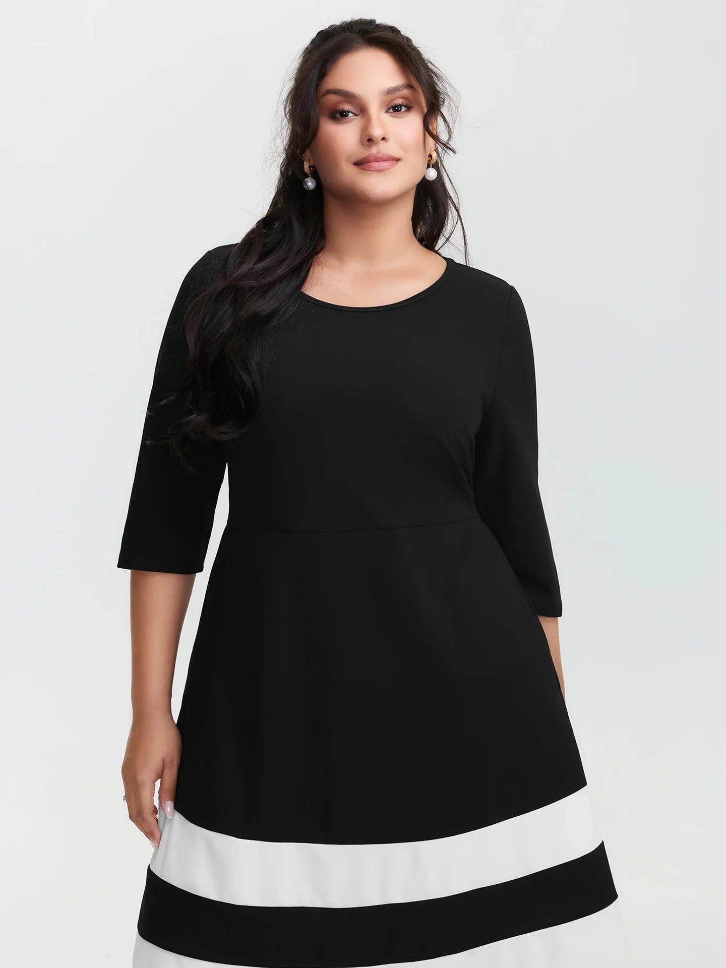 Round-Neck Mid-Sleeved Dress - Image 2