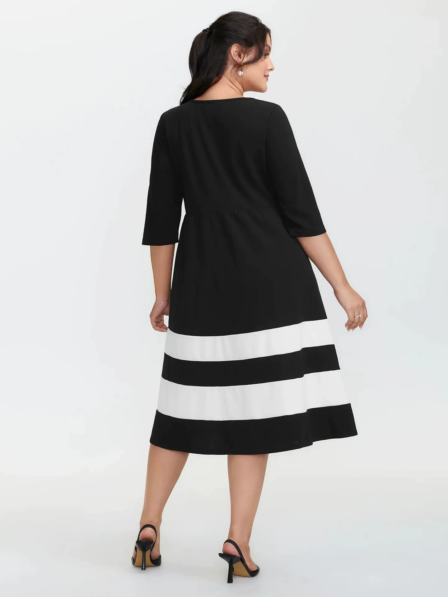 Round-Neck Mid-Sleeved Dress - Image 3