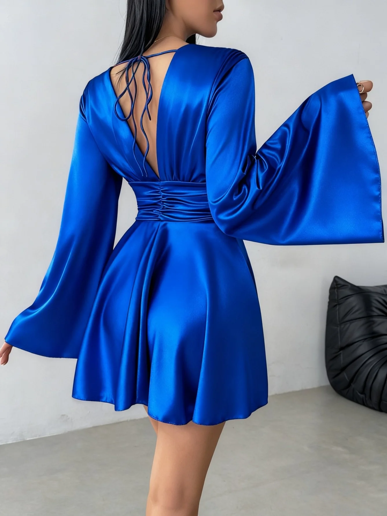 Solid-Color V-Neck Long-Sleeved Dress - Image 9