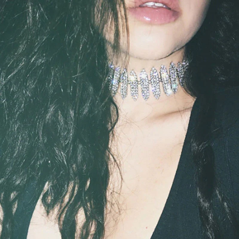 Stylish Rhinestone Embellished Plated Choker NeckLace - Silver - Image 3