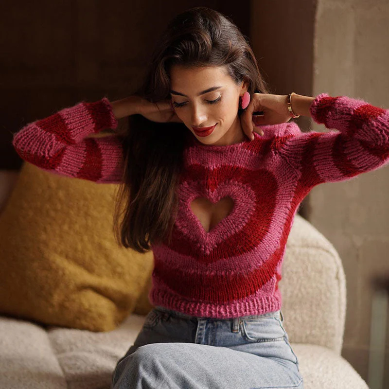 Unique Heart Cut Out Crew Neck Long Sleeve Rib Knit Cropped Sweater - Red - Image 3