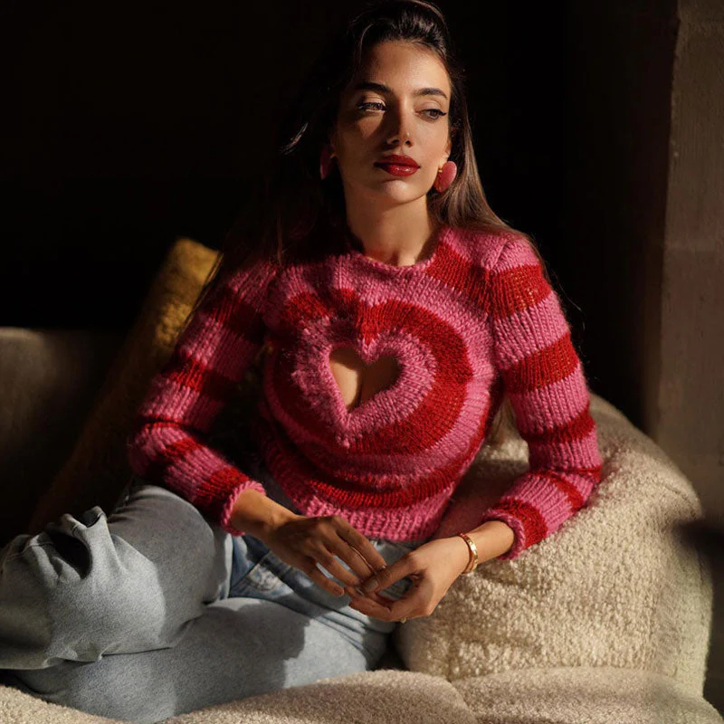 Unique Heart Cut Out Crew Neck Long Sleeve Rib Knit Cropped Sweater - Red - Image 4