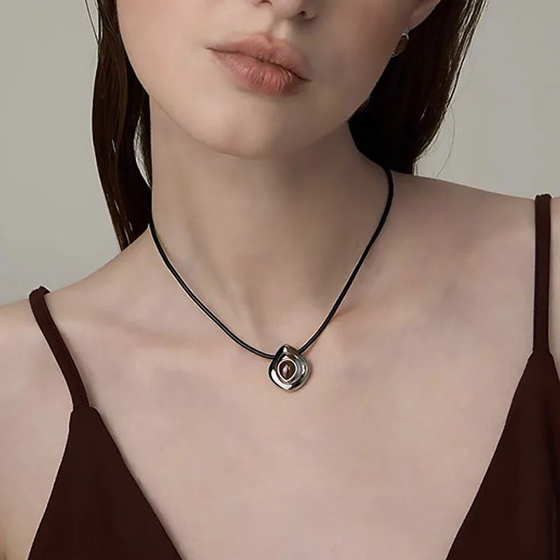 Vintage Sterling Silver Plated Serpentine Pendant Leather Collar NeckLace - Image 2