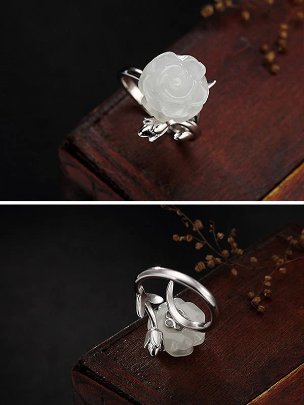 You Stun Me White Flower Rings - Image 3